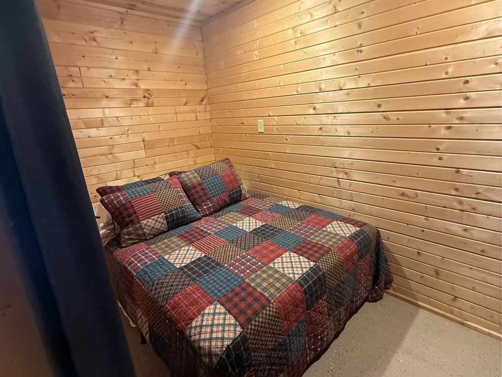 Bedroom with queen bed